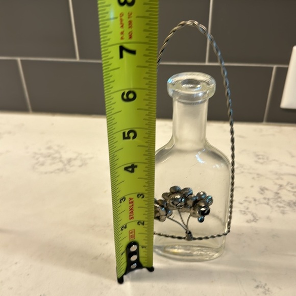 Small glass bottle vase with applied silver toned wire and flowers, Glas… - Picture 3 of 5